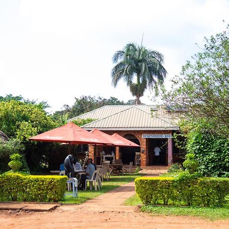 New Court View Hotel Masindi Bagian luar foto