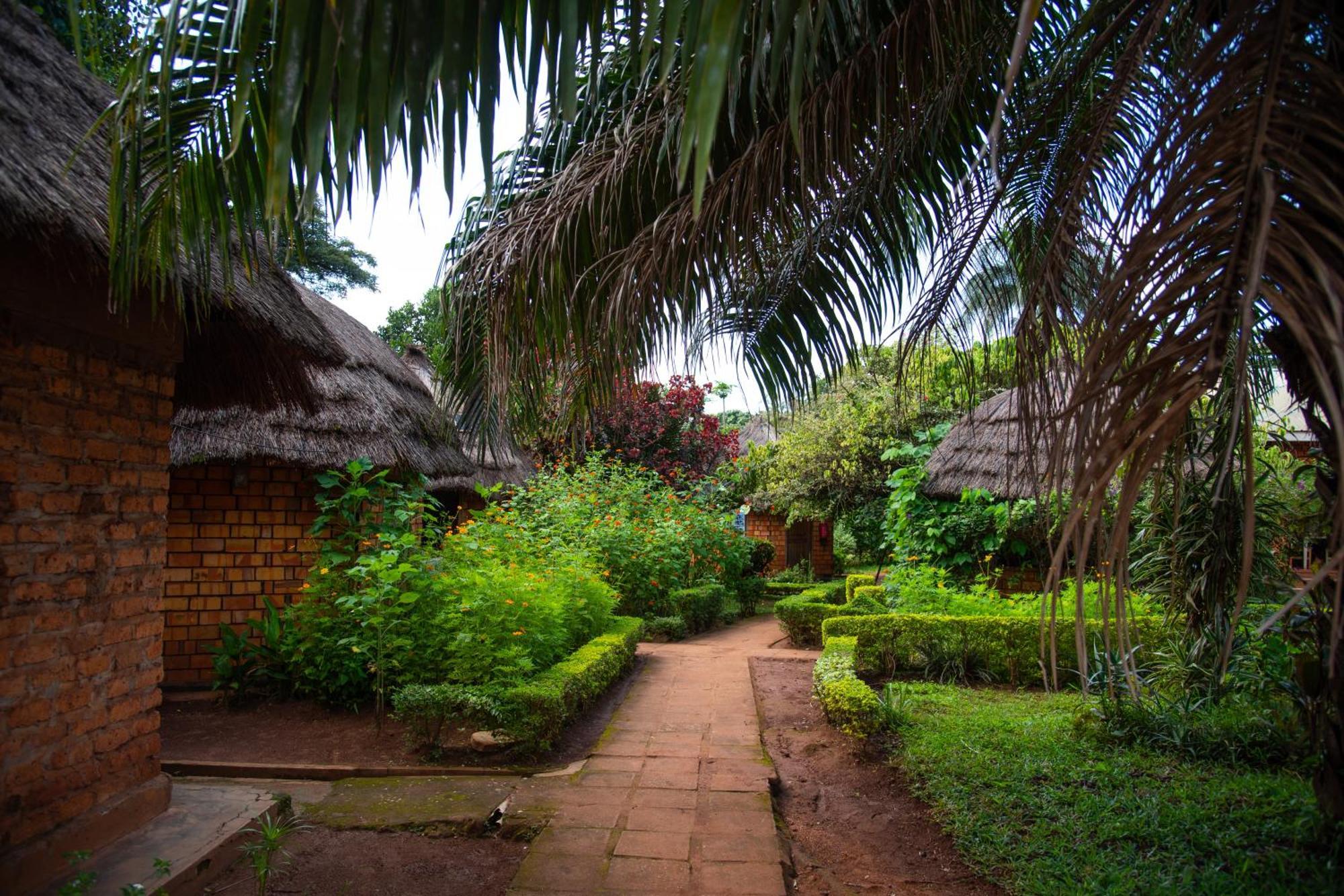 New Court View Hotel Masindi Bagian luar foto