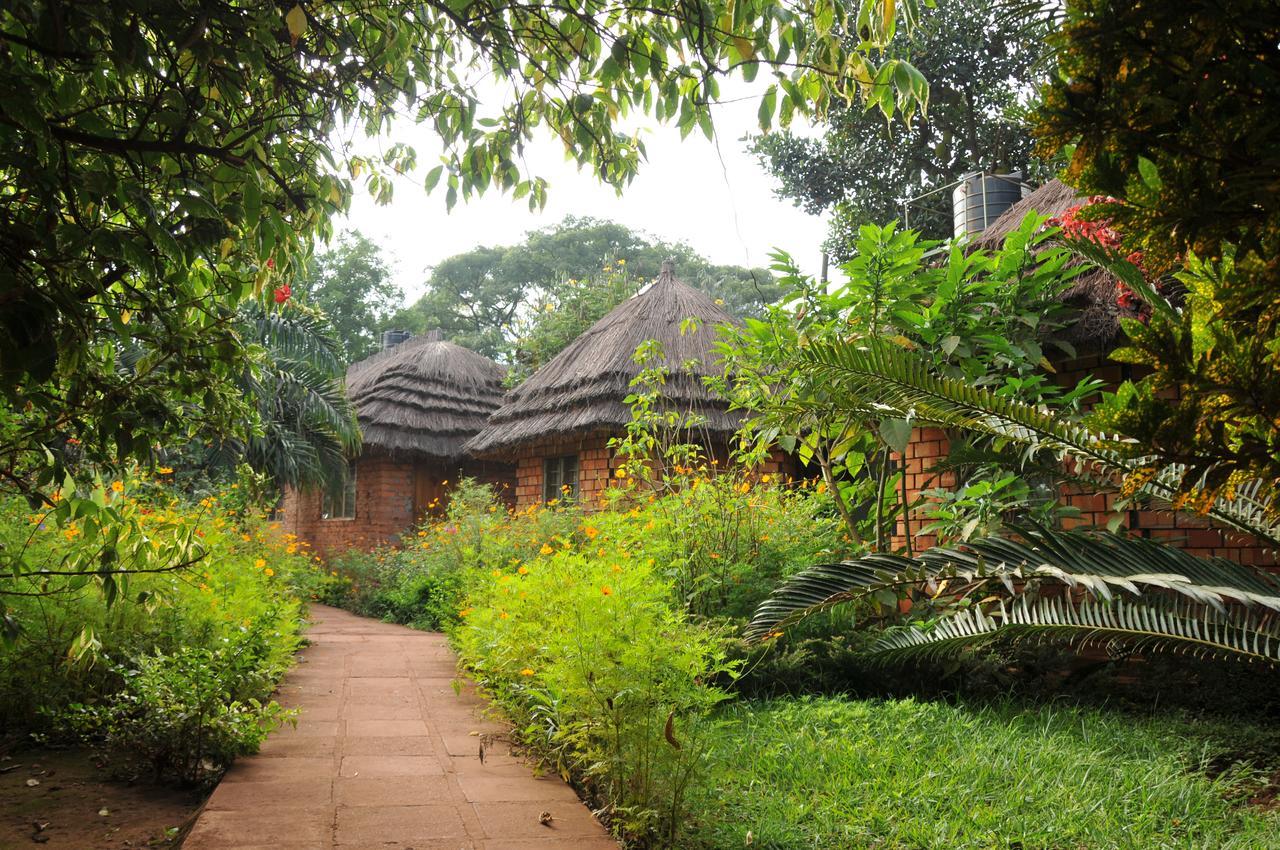 New Court View Hotel Masindi Bagian luar foto