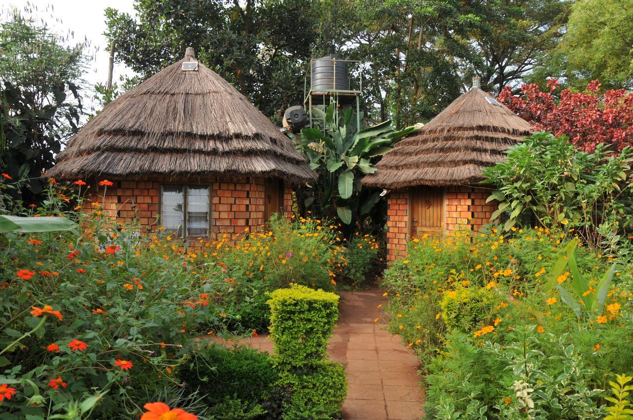 New Court View Hotel Masindi Bagian luar foto