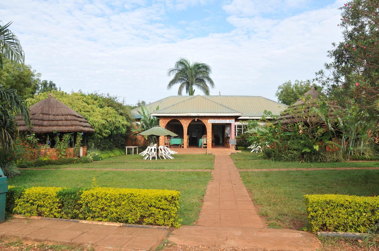 New Court View Hotel Masindi Bagian luar foto