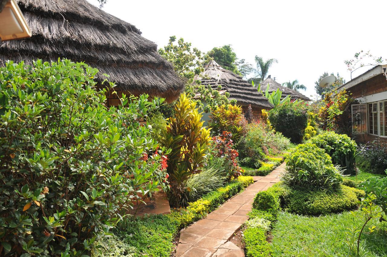 New Court View Hotel Masindi Bagian luar foto