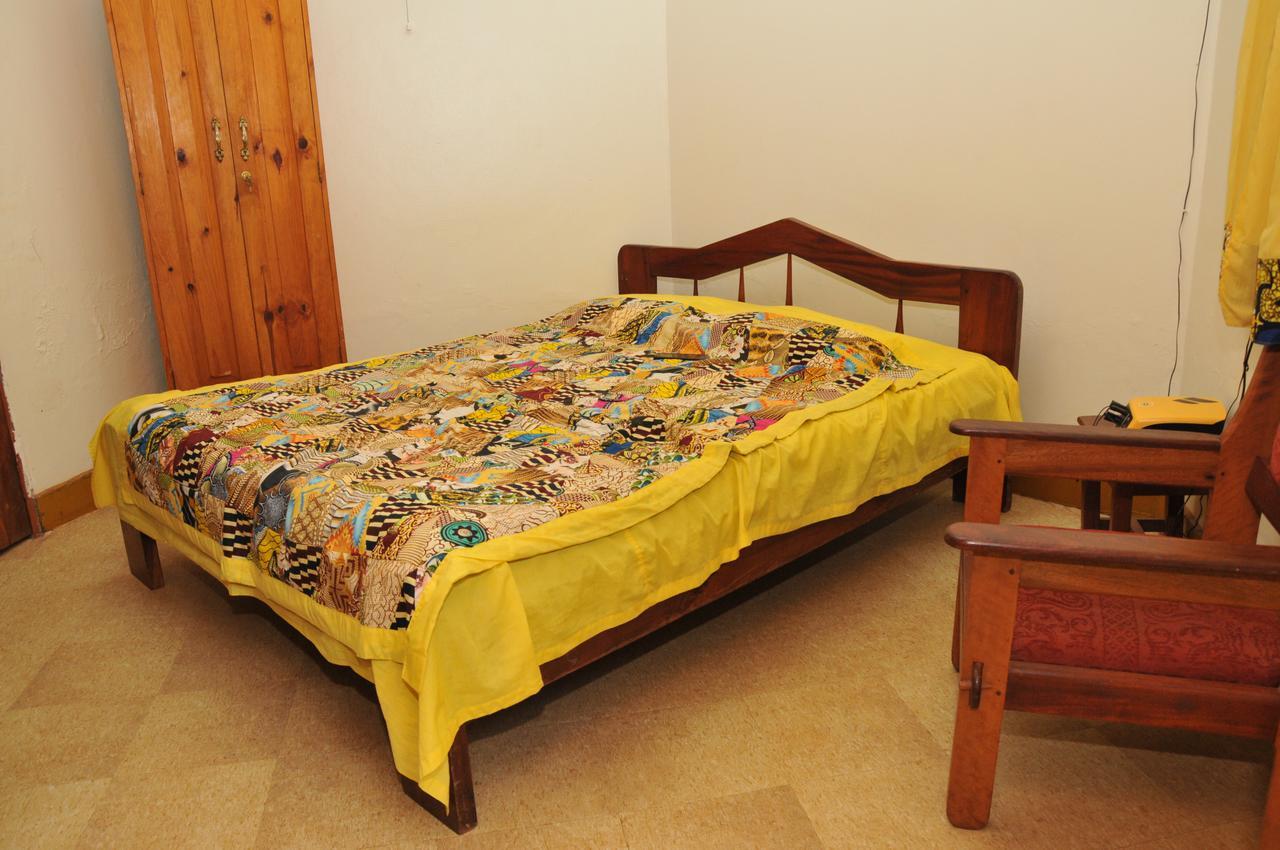 New Court View Hotel Masindi Bagian luar foto