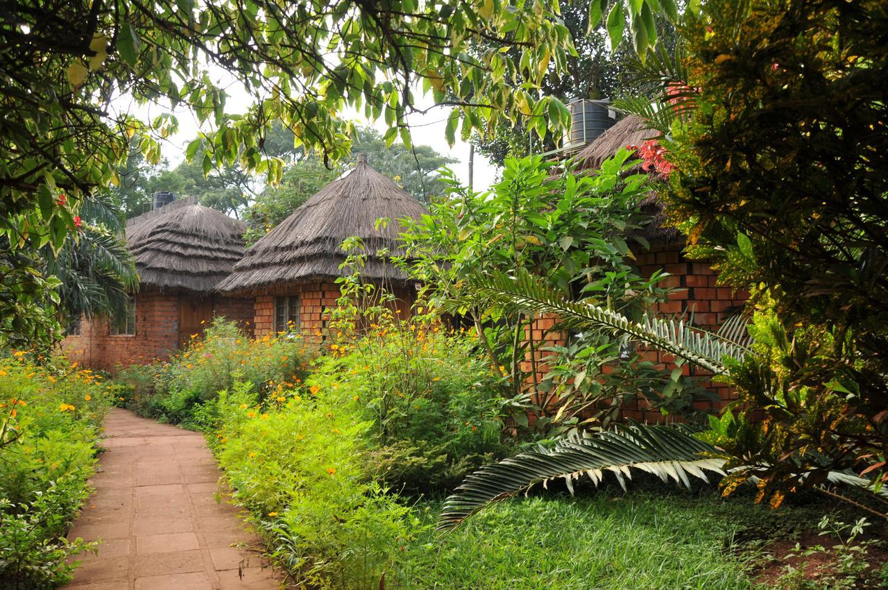 New Court View Hotel Masindi Bagian luar foto