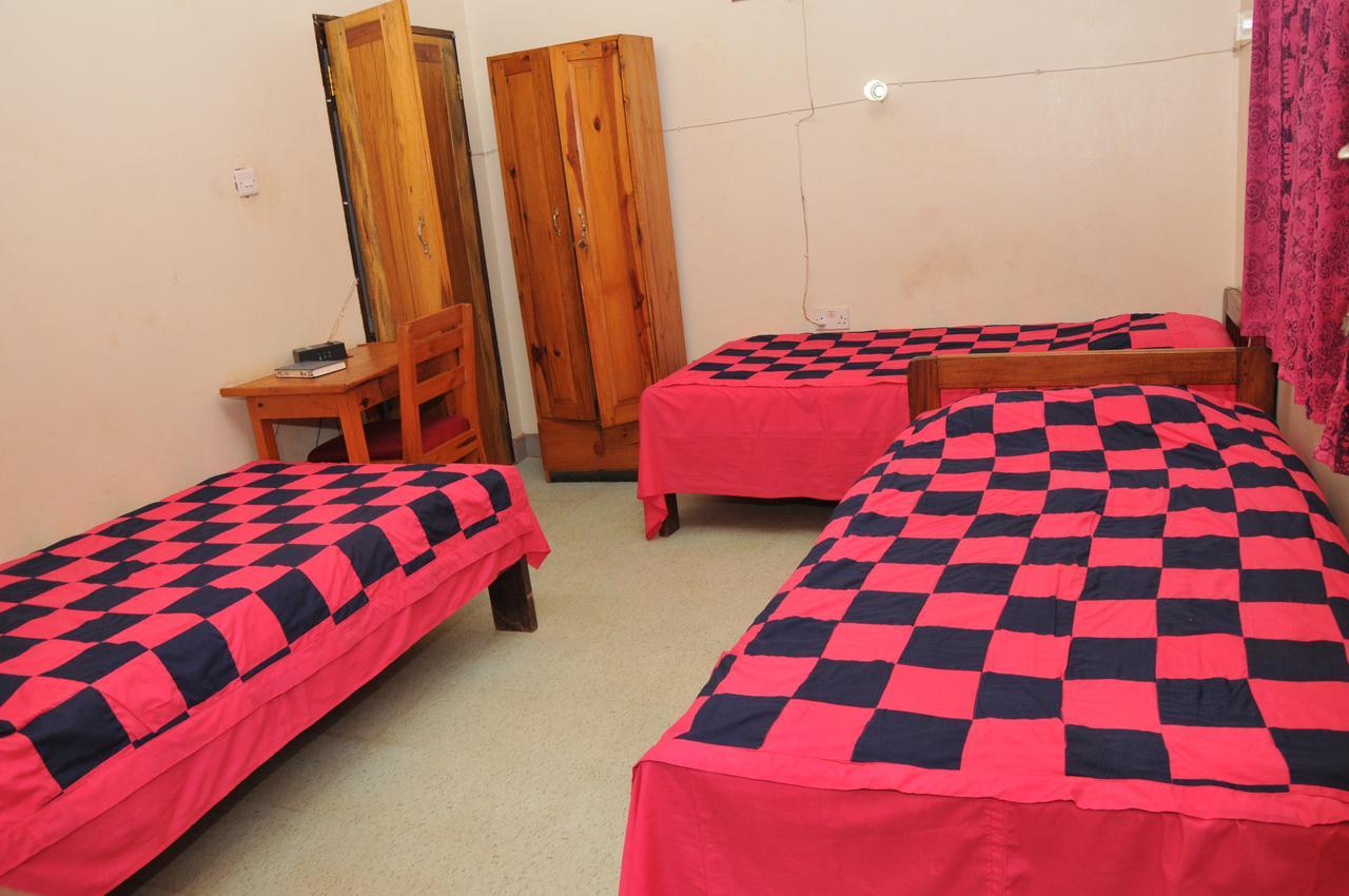 New Court View Hotel Masindi Bagian luar foto