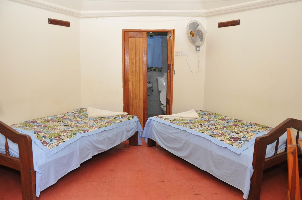 New Court View Hotel Masindi Bagian luar foto